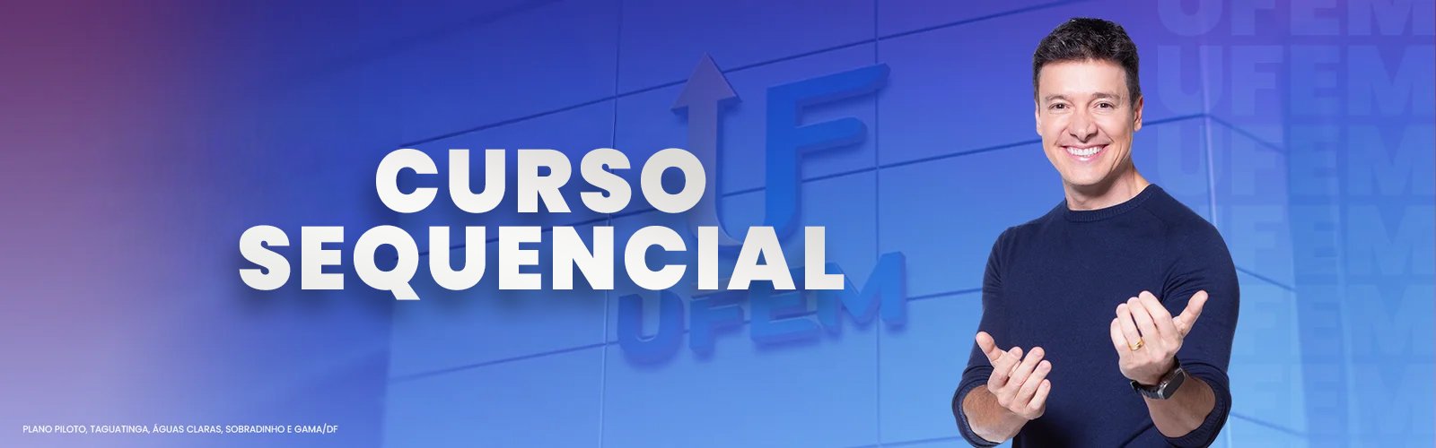 Curso Sequencial UFEM: apresentador da UFEM sorrindo diante da fachada azul